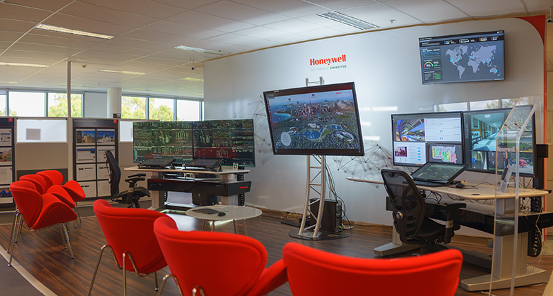 Day-in-the-life-Honeywell-Scott-Raymond-Kemp-office-tour