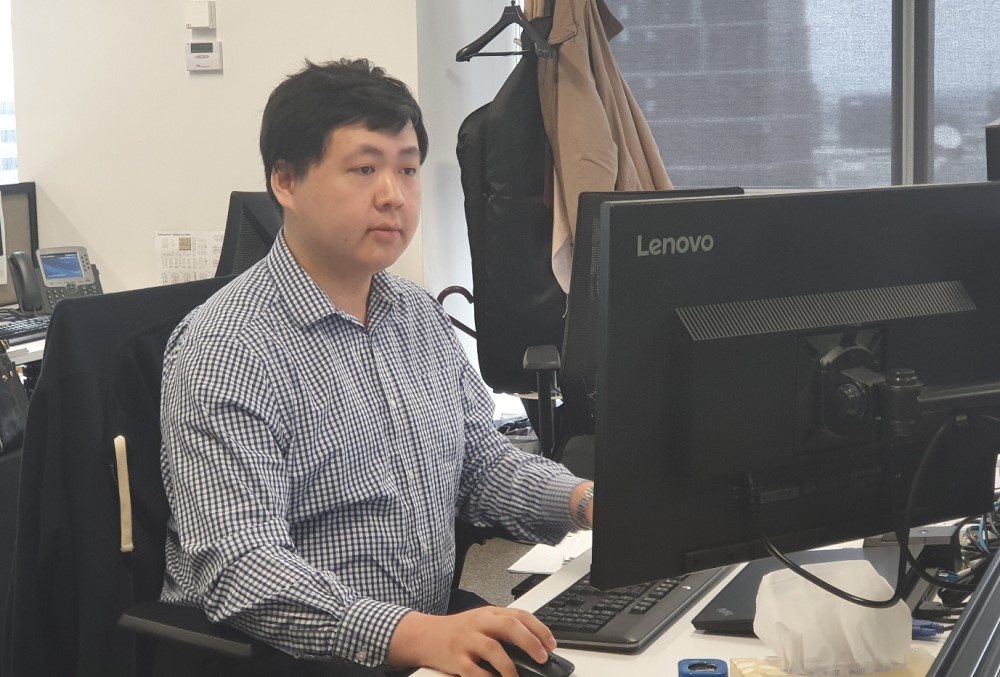 FTI Consulting Graduate- Male consultant working on his computer