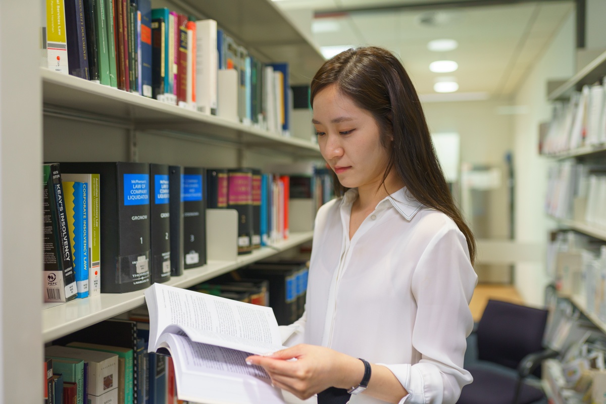 Thomson Geer Amy Jee completing her research task